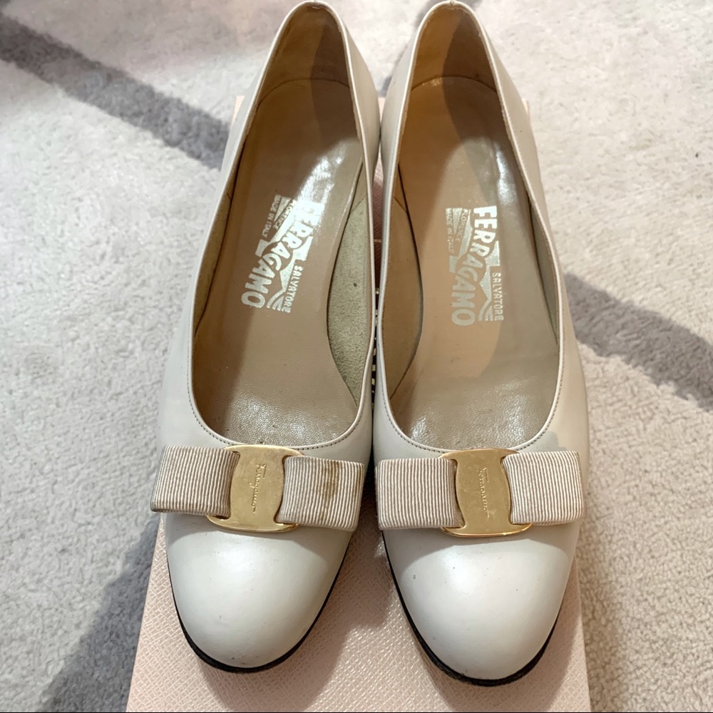 Ferragamo Vintage Vara Flats